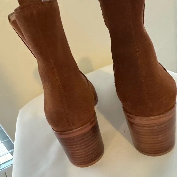Banana Republic Ladies Rust Suede Ankle Boots SZ 6. - Picture 3 of 5